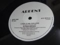 Byron Woods - Look To Me For Love